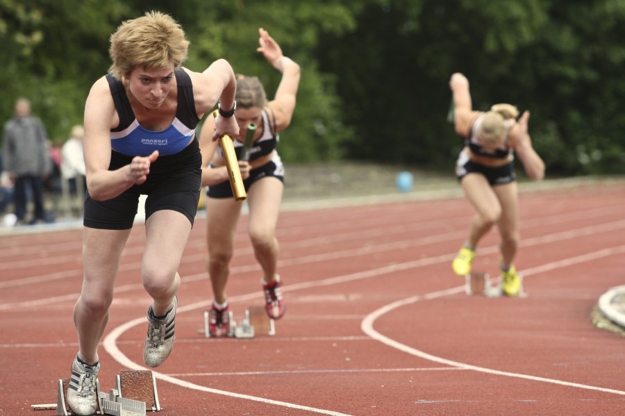 Start der 4x100m Staffel Schülerinnen