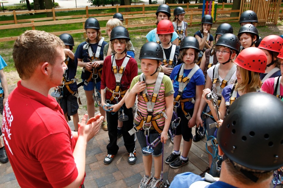 Einweisung im Kletterpark