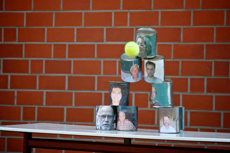 Spezielles Dosenwerfen