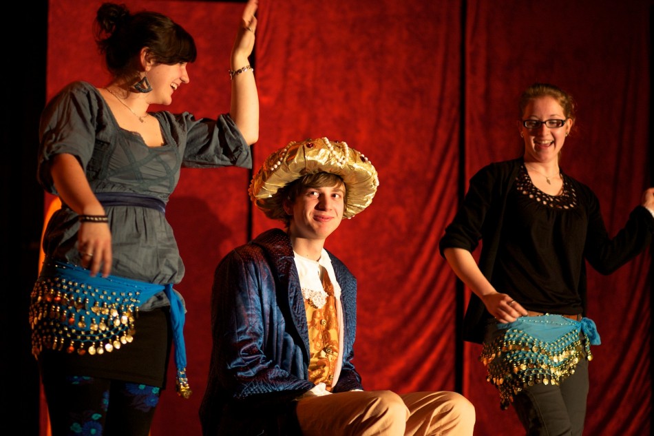 "Der Bürger als Edelmann" der Theater AG am Gymnasium a Wall Verden