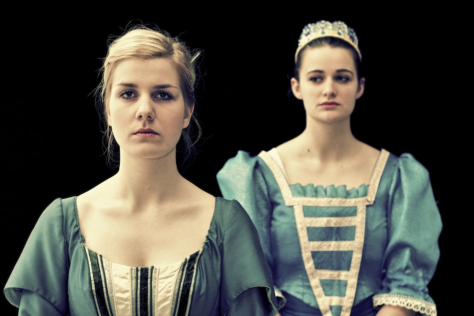 Maria Stuart und Königin Elisabeth in "Maria Stuart" Theater AG Gymnasium am Wall Verden Maria Stuart und Königin Elisabeth in "Maria Stuart" Theater AG Gymnasium am Wall Verden