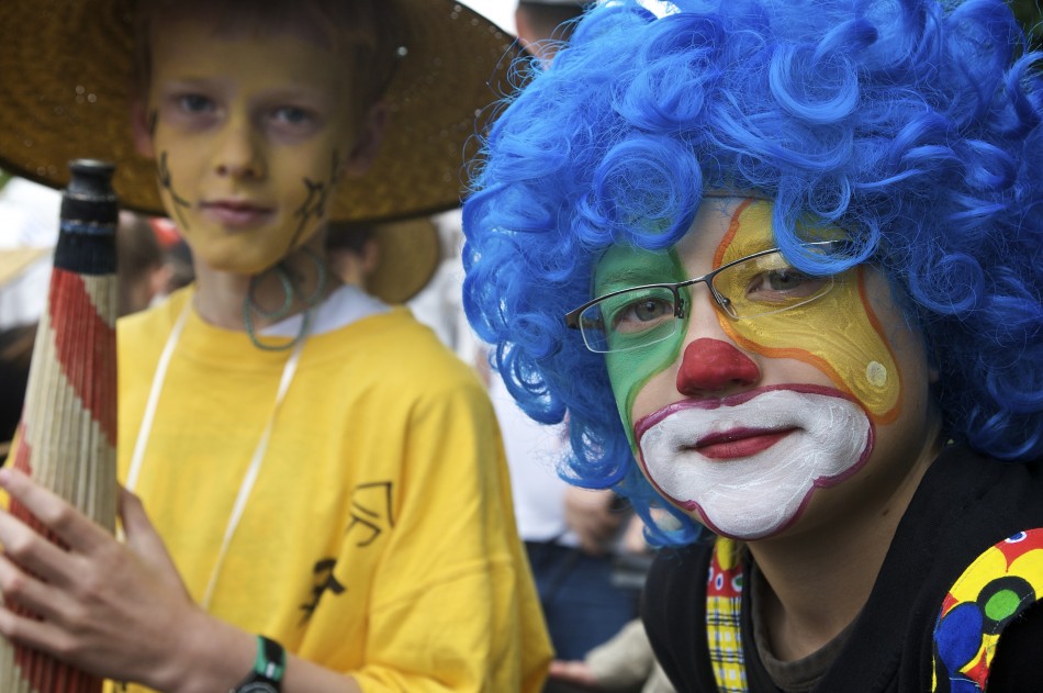 Domweih-Umzug der Kinderzirkusgruppen