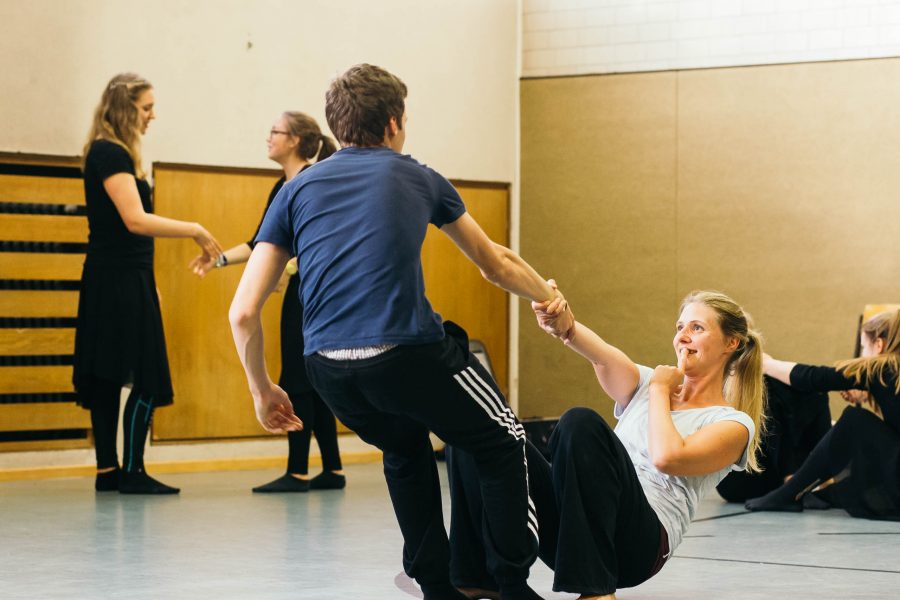 Proben zu "Tanz macht Schule" im Gymnasium am Wall Verden, Choreographin Alexendra Benthin
