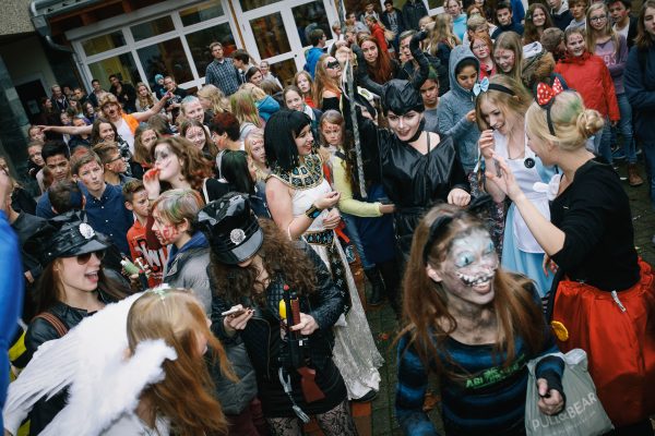 Der Jahrgang 12 des Gymnasiums am Wall Verden feiert am 11.11.2015 den traditionellen "Chaostag am GaW"