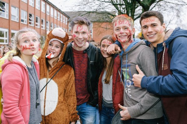 Der Jahrgang 12 des Gymnasiums am Wall Verden feiert am 11.11.2015 den traditionellen "Chaostag am GaW"