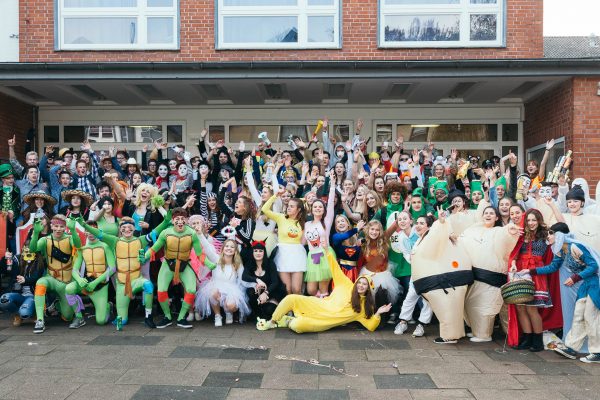 Der Jahrgang 12 des Gymnasiums am Wall Verden feiert am 11.11.2016 den traditionellen "Chaostag am GaW"