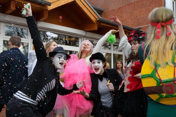 Der Jahrgang 12 des Gymnasiums am Wall Verden feiert am 11.11.2016 den traditionellen "Chaostag am GaW"
