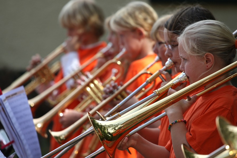 Bläserklasse 2008 beim Tag der Behörden vor dem Finanzamt Verden